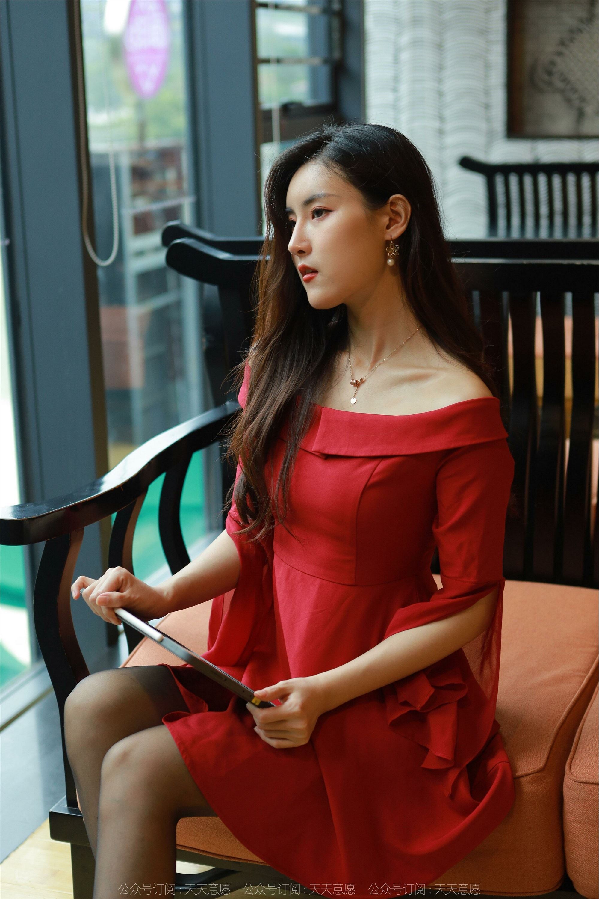 IESS异思趣向  2022.05.08 丝享家 1082：小宝《红裙女神》